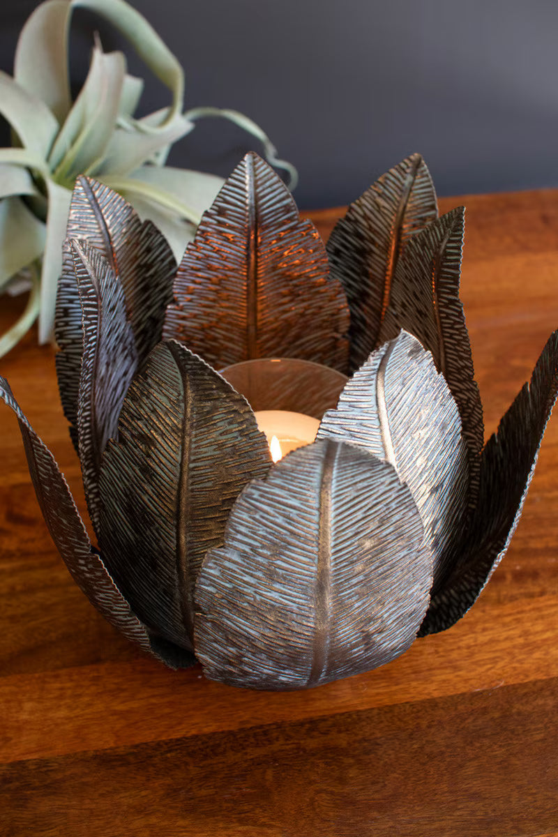 Metal leaf hurricane