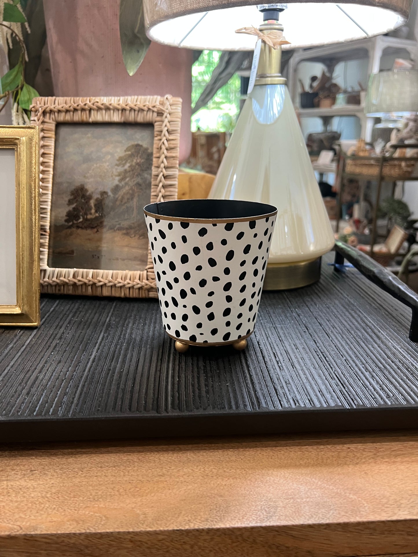 White and black spot catch pot