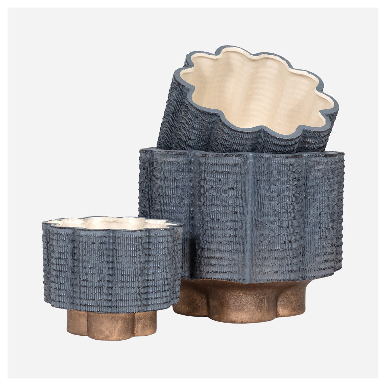 Scalloped Planter with gold base