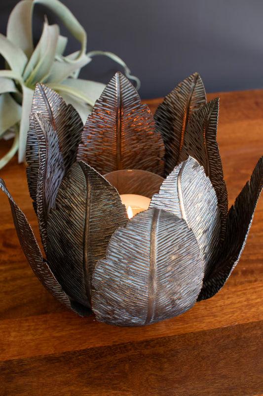 Metal leaf hurricane