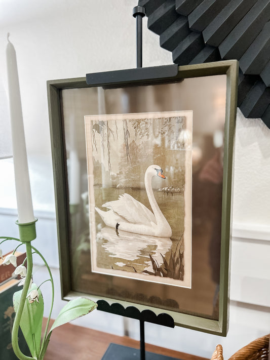 Metal Easel with Scalloped Edge