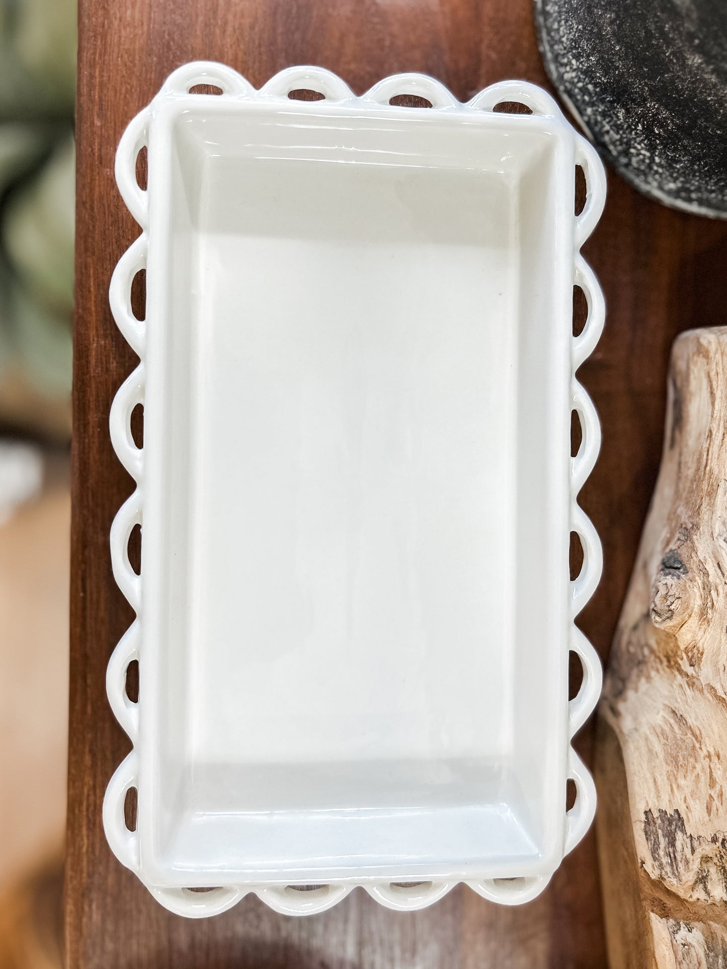 Stoneware Scalloped Napkin Holder